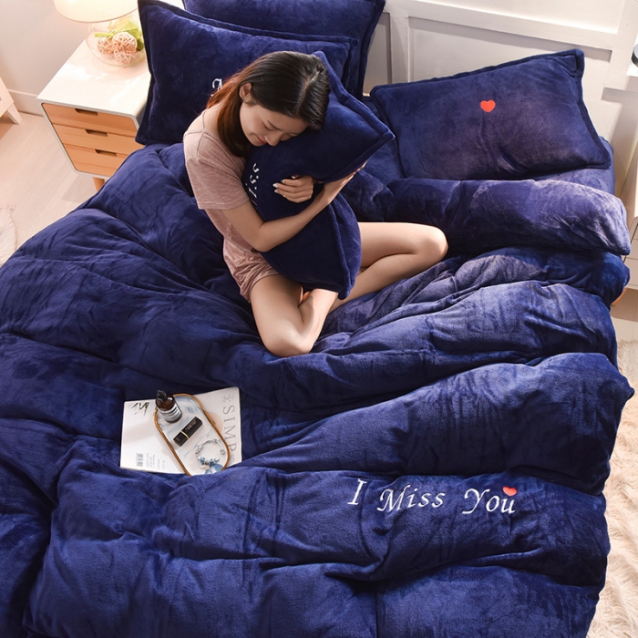 91家纺网 家纺一手货源 找家纺 简爱 2020新款双面法莱绒刺绣四件套 绒miss-藏青