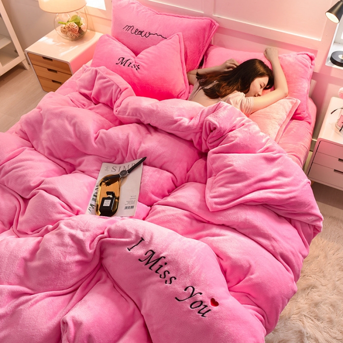 91家纺网 家纺一手货源 找家纺 简爱 2020新款双面法莱绒刺绣四件套 绒miss-粉红