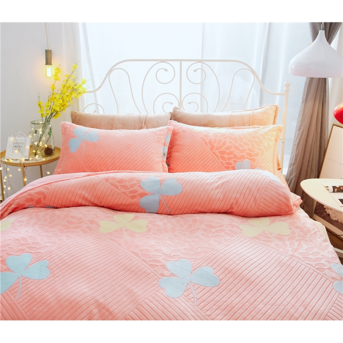 91家纺网 家纺一手货源 找家纺 青竹苑 2018-7D雕花水晶绒四件套 三叶草-玉