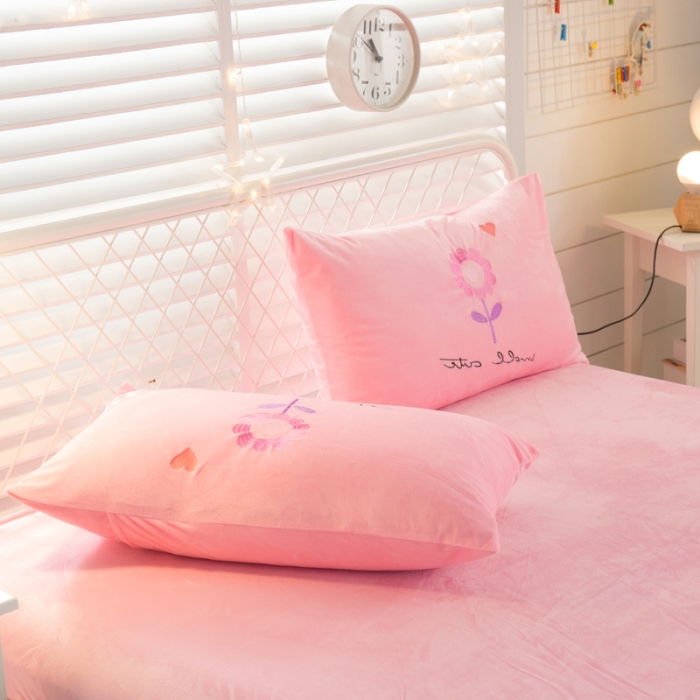 91家纺网 家纺一手货源 找家纺 青竹苑 2019保暖套件贴布绣花水晶绒四件套 小可爱