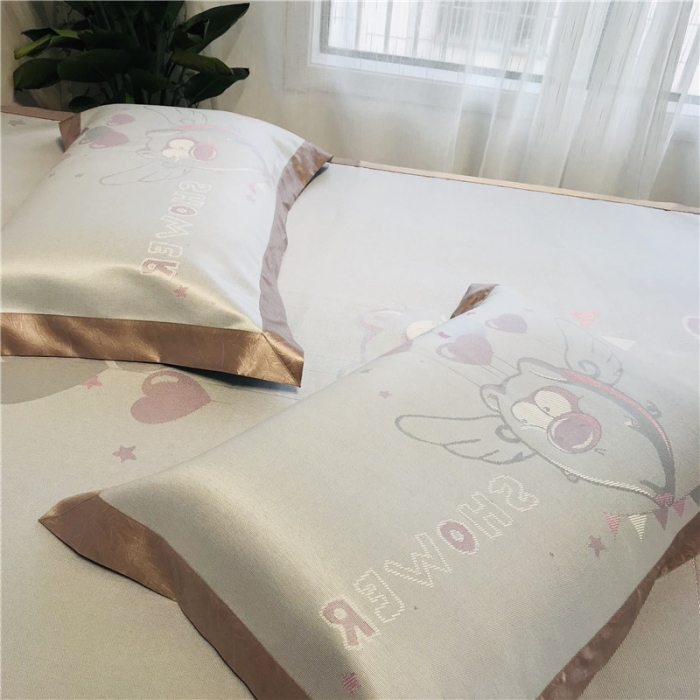 91家纺网 家纺一手货源 找家纺 本希 2019年水洗养生席提花单席款 飞天小猪-粉