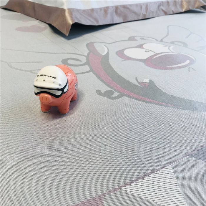 91家纺网 家纺一手货源 找家纺 本希 2019年水洗养生席提花单席款 飞天小猪-粉