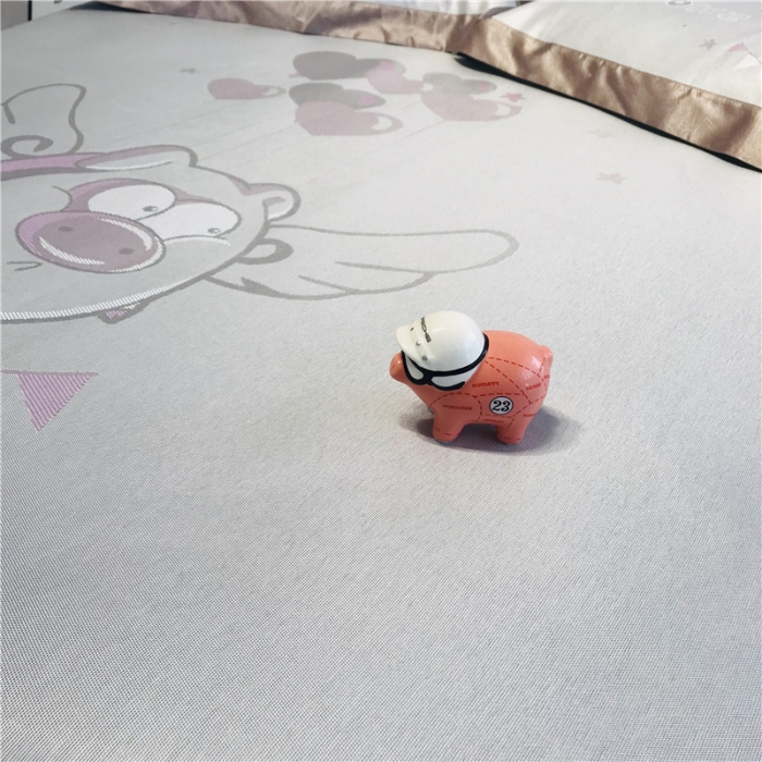 91家纺网 家纺一手货源 找家纺 本希 2019年水洗养生席提花单席款 飞天小猪-粉