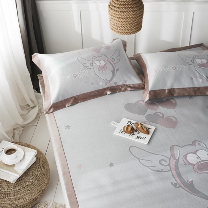 91家纺网 家纺一手货源 找家纺 本希 提花水洗养生席三件套 飞天小猪-粉