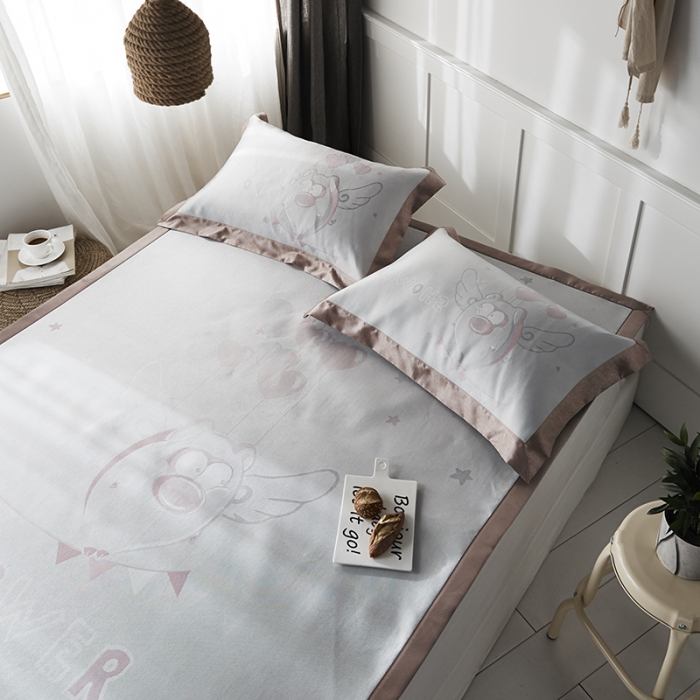 91家纺网 家纺一手货源 找家纺 本希 提花水洗养生席三件套 飞天小猪-粉