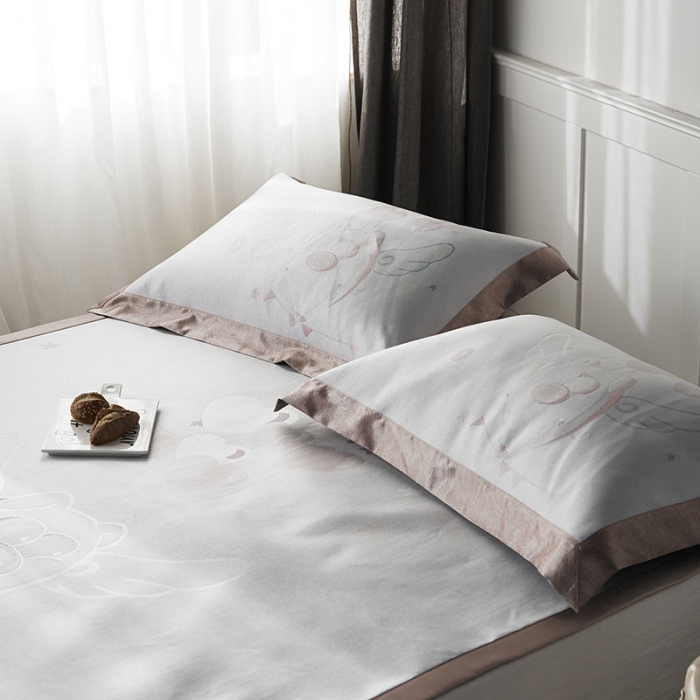 91家纺网 家纺一手货源 找家纺 本希 提花水洗养生席三件套 飞天小猪-粉