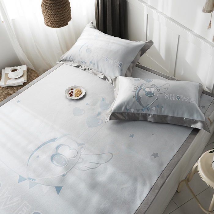 91家纺网 家纺一手货源 找家纺 本希 提花水洗养生席三件套 飞天小猪-蓝