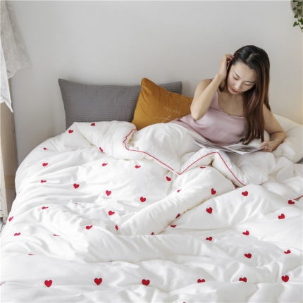 91家纺网 家纺一手货源 找家纺 本希 2019秋冬木本系列大豆亲肤被 小爱心