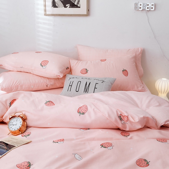 91家纺网 家纺一手货源 找家纺 沐棉2019新款13370小卡通小清新四件套床单款 甜心草莓