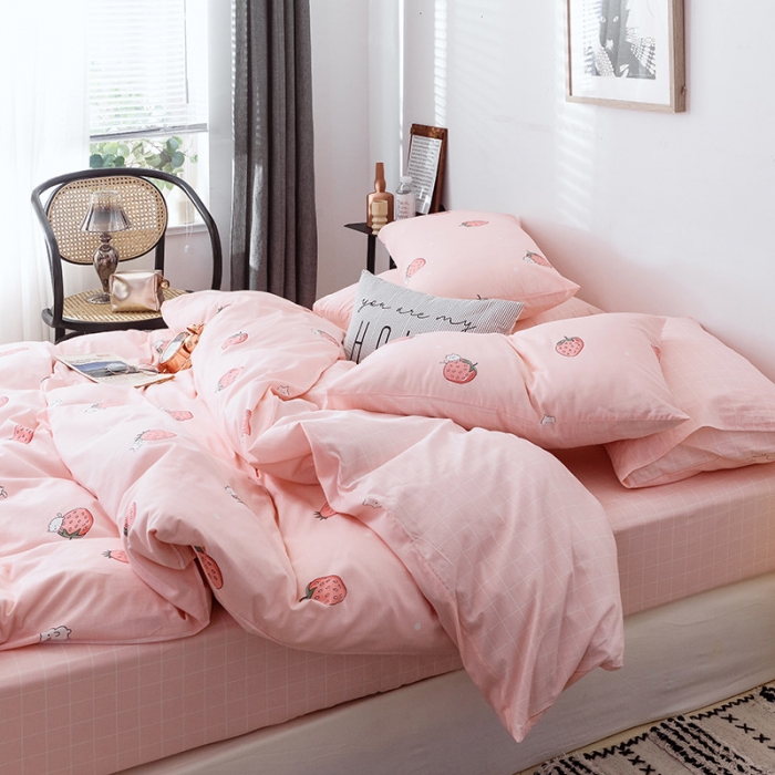 91家纺网 家纺一手货源 找家纺 沐棉2019新款13370小卡通小清新四件套床单款 甜心草莓