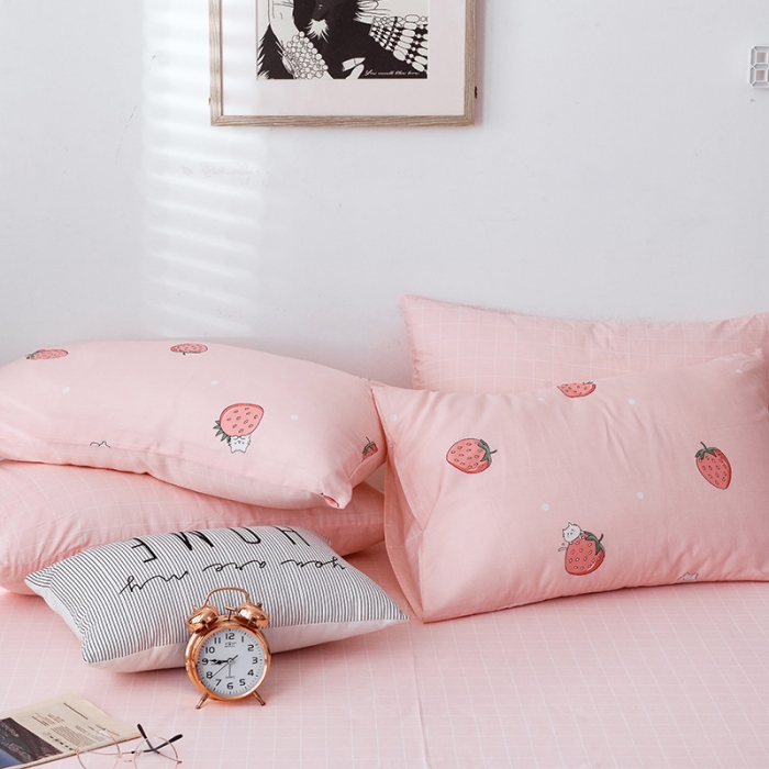 91家纺网 家纺一手货源 找家纺 沐棉2019新款13370小卡通小清新四件套床单款 甜心草莓
