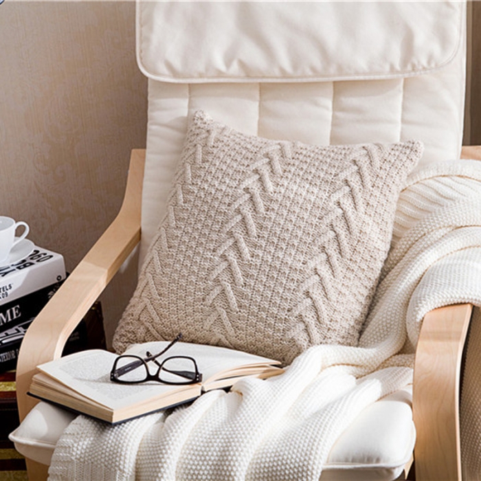 91家纺网 家纺一手货源 找家纺 暖绵绵家纺 V形靠枕腈纶靠枕套针织靠枕抱枕靠垫不含芯米白色