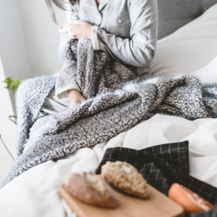 91家纺网 家纺一手货源 找家纺 暖绵绵家纺 柔软舒适秋冬毛毯软绵绵针织毯子线毯洛海顿