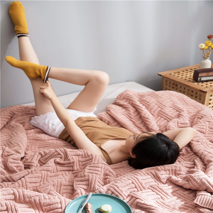 91家纺网 家纺一手货源 找家纺 暖绵绵 新款丽贝卡系列针织棉子线毯毛毯 橡皮粉