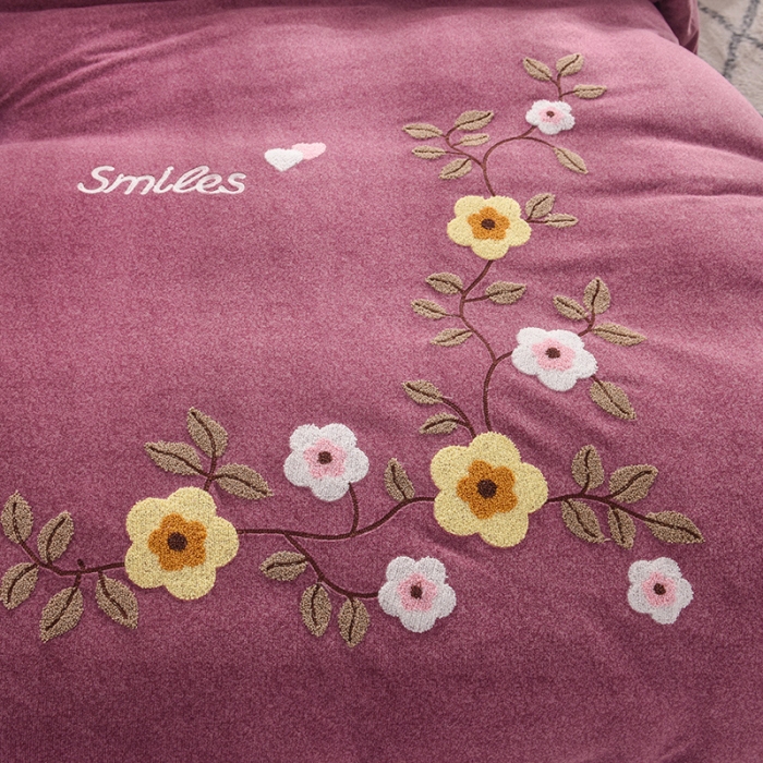 91家纺网 家纺一手货源 找家纺 （总）梵克保罗 2020新款牛奶绒宝宝绒毛巾绣四件套