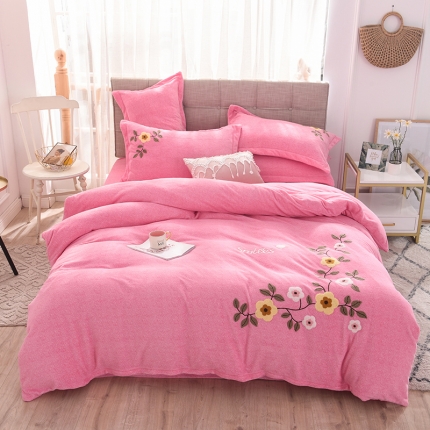 91家纺网 家纺一手货源 找家纺 （总）梵克保罗 2020新款牛奶绒宝宝绒毛巾绣四件套