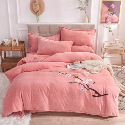 91家纺网 家纺一手货源 找家纺 （总）梵克保罗 2020新款牛奶绒宝宝绒毛巾绣四件套