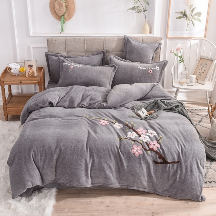 91家纺网 家纺一手货源 找家纺 （总）梵克保罗 2020新款牛奶绒宝宝绒毛巾绣四件套