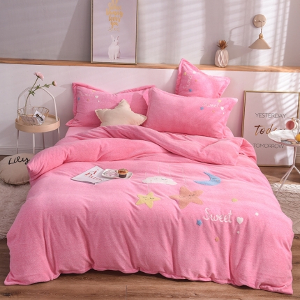 91家纺网 家纺一手货源 找家纺 （总）梵克保罗 2020新款牛奶绒宝宝绒毛巾绣四件套