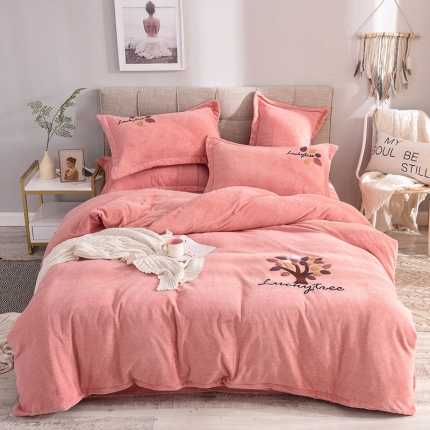 91家纺网 家纺一手货源 找家纺 （总）梵克保罗 2020新款牛奶绒宝宝绒毛巾绣四件套