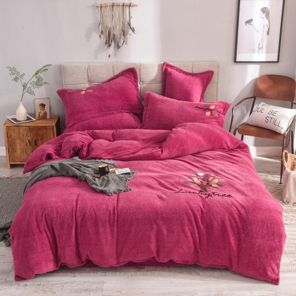 91家纺网 家纺一手货源 找家纺 （总）梵克保罗 2020新款牛奶绒宝宝绒毛巾绣四件套