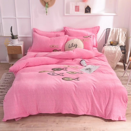 91家纺网 家纺一手货源 找家纺 （总）梵克保罗 2020新款牛奶绒宝宝绒毛巾绣四件套