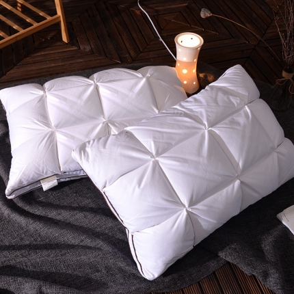 moximoxi   2020新款扭花羽绒枕一只 枕芯 白色