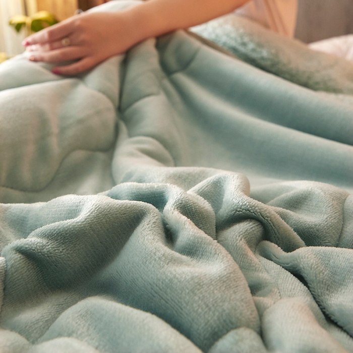 91家纺网 家纺一手货源 找家纺 温宁家纺 三层夹棉法莱绒+羊羔绒夹棉毛毯 抹茶绿