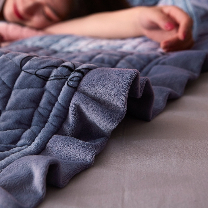 91家纺网 家纺一手货源 找家纺 温宁家纺 水晶绒水洗棉床盖 孔雀羽