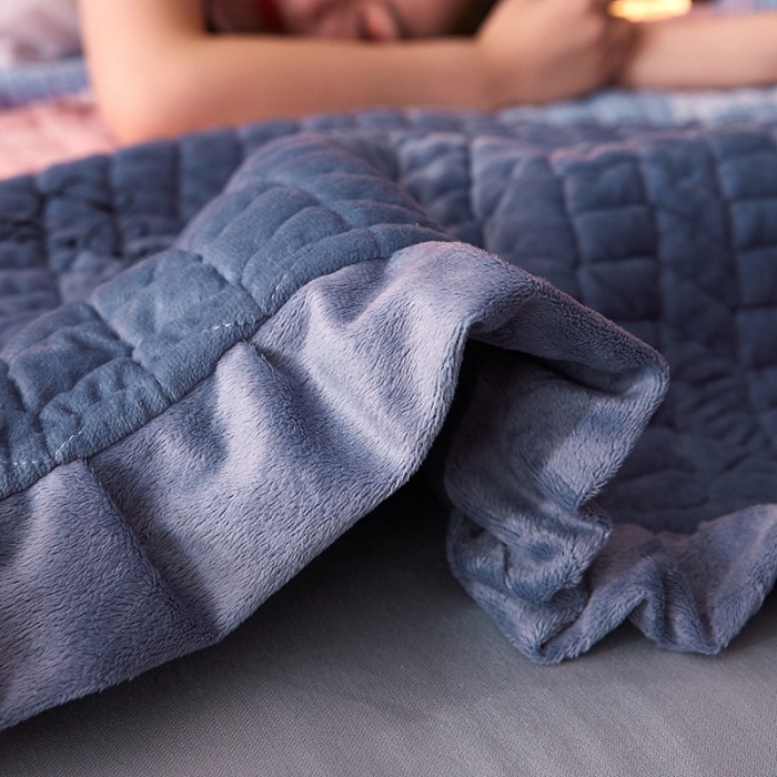 91家纺网 家纺一手货源 找家纺 温宁家纺 水晶绒水洗棉床盖 孔雀羽