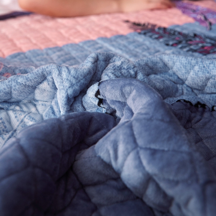 91家纺网 家纺一手货源 找家纺 温宁家纺 水晶绒水洗棉床盖 孔雀羽