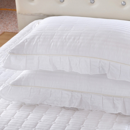 91家纺网 家纺一手货源 找家纺 （总）爱妮玖玖全棉纯色缎条夹棉花边枕套一对45cm*75cm