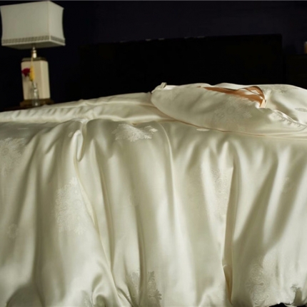 91家纺网 家纺一手货源 找家纺 洁蚕居 2019新款真丝桑蚕丝被 乳白色