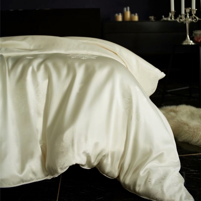 91家纺网 家纺一手货源 找家纺 洁蚕居 2019新款真丝桑蚕丝被 乳白色