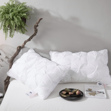 91家纺网 家纺一手货源 找家纺 她喜爱枕芯枕头 星级酒店立体羽丝绒枕芯全棉酒店枕头扭花面包枕