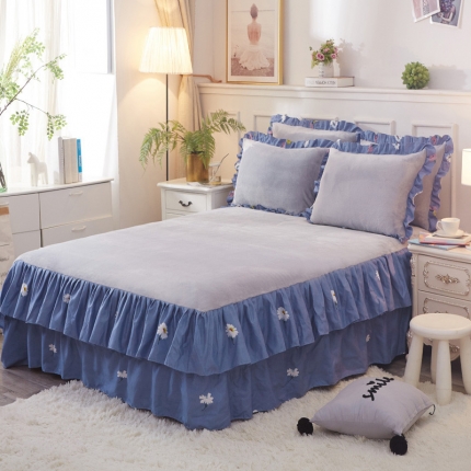 91家纺网 家纺一手货源 找家纺 铠畅 2019韩版法莱绒床裙单床裙 小菊花