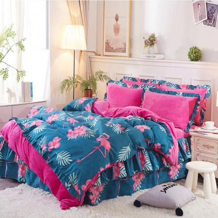 91家纺网 家纺一手货源 找家纺 铠畅 2019韩版法莱绒床裙四件套 火烈鸟