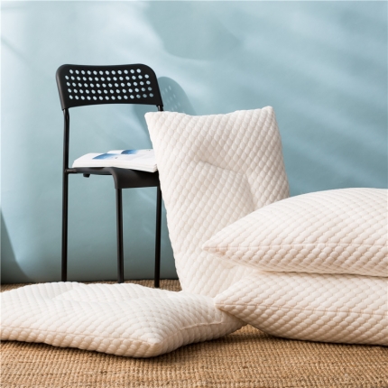 91家纺网 家纺一手货源 找家纺 境月 臻享舒适枕-硬款