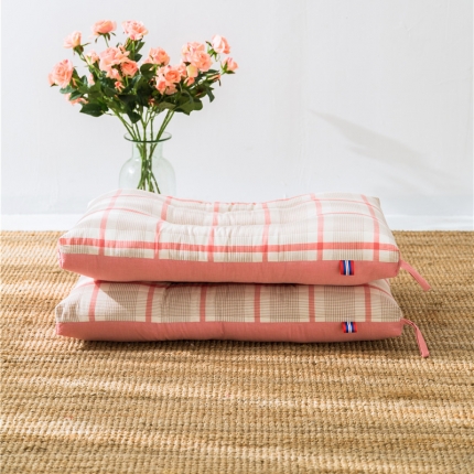 91家纺网 家纺一手货源 找家纺 境月 水洗棉水洗枕 红细条格