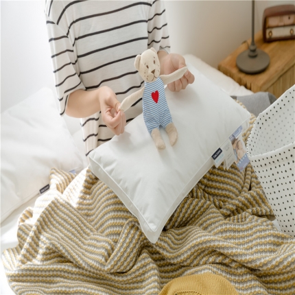 境月枕芯 云绒依沃珑枕儿童