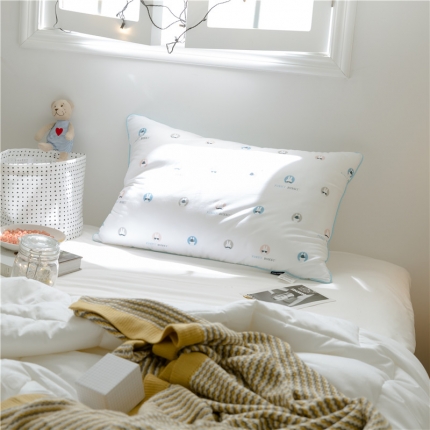 91家纺网 家纺一手货源 找家纺 境月枕芯 休闲羽丝绒枕眠兔