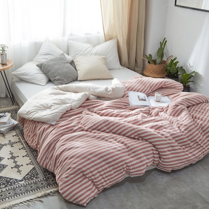 91家纺网 家纺一手货源 找家纺 寐眠家纺 简约针织冬被 棕红中条