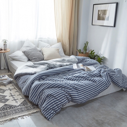 91家纺网 家纺一手货源 找家纺 寐眠家纺 简约针织冬被 深蓝中条