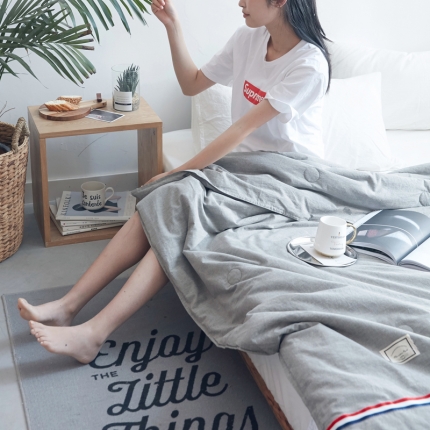 91家纺网 家纺一手货源 找家纺 （总）寐眠家纺 2018新款水洗棉织带款夏被