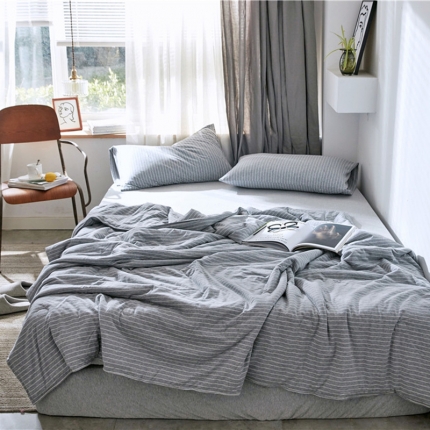 91家纺网 家纺一手货源 找家纺 寐眠 2021新款纯色条纹针织棉夏被 麻灰细条