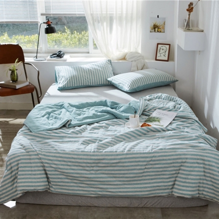 91家纺网 家纺一手货源 找家纺 寐眠 2021新款纯色条纹针织棉夏被 水蓝中条