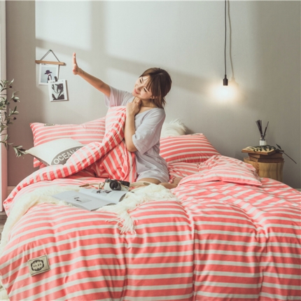 91家纺网 家纺一手货源 找家纺 菊上家纺 2018-秋冬保暖绒-条格风四件套床单款 粉色