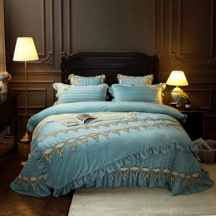 91家纺网 家纺一手货源 找家纺 菊上家纺  2019法式浪漫贵妃绒系列单品床盖 湖蓝色