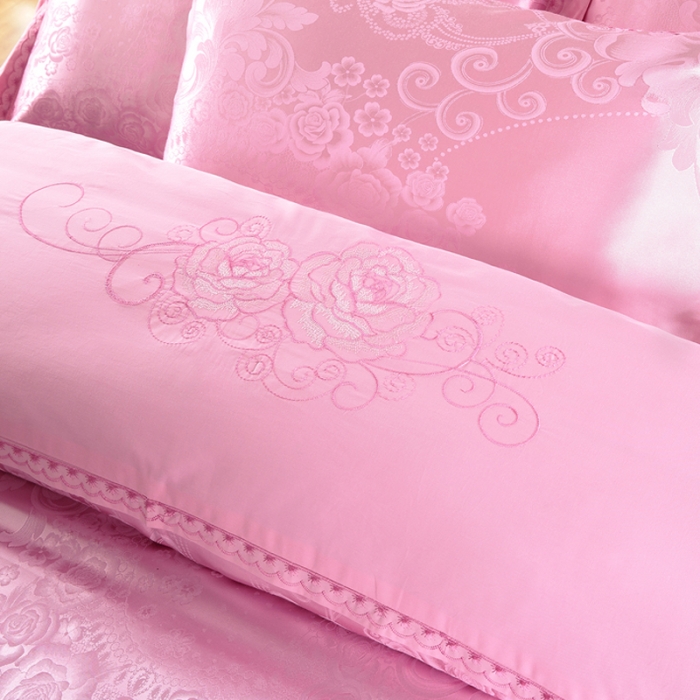 91家纺网 家纺一手货源 找家纺 柔觉家纺 天丝刺绣大提花四件套 罗娜恋歌-粉