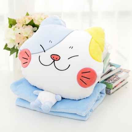 91家纺网 家纺一手货源 找家纺 仟亿莱 呆呆猫三合一抱枕被 蓝色憨笑猫